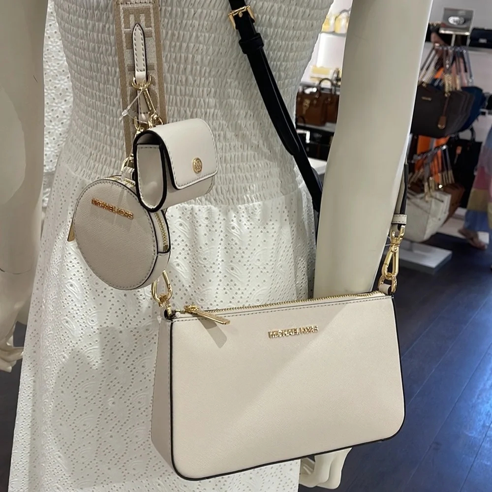 MICHAEL KORS
Jet Set Saffiano Leather Crossbody Bag with Case Apple Airpods Pro® - Picture 13 of 16